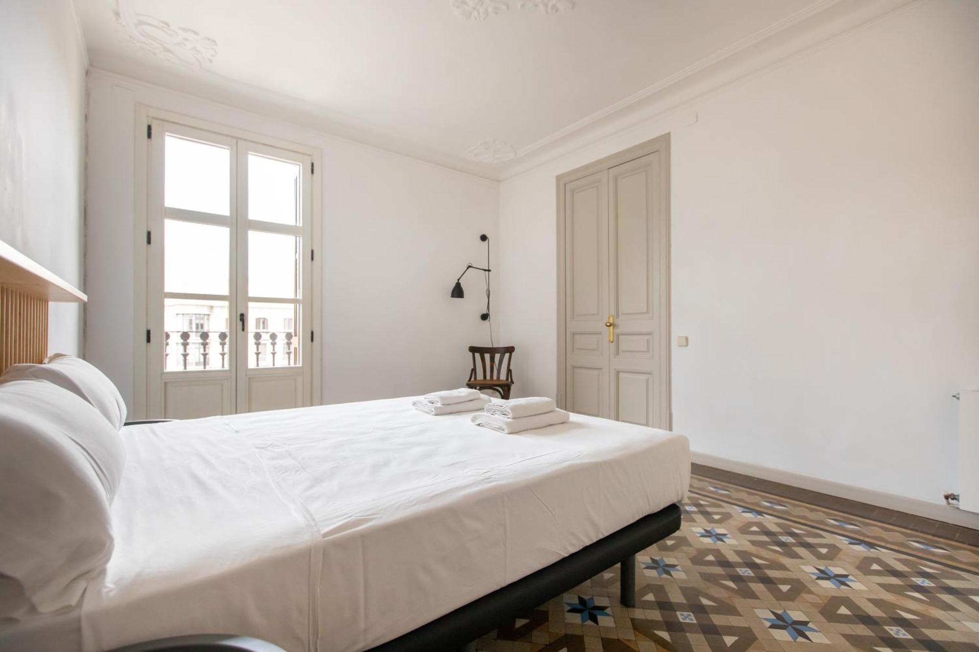 B41 - Grandes Grupos En Bcn Centro Apartamento *