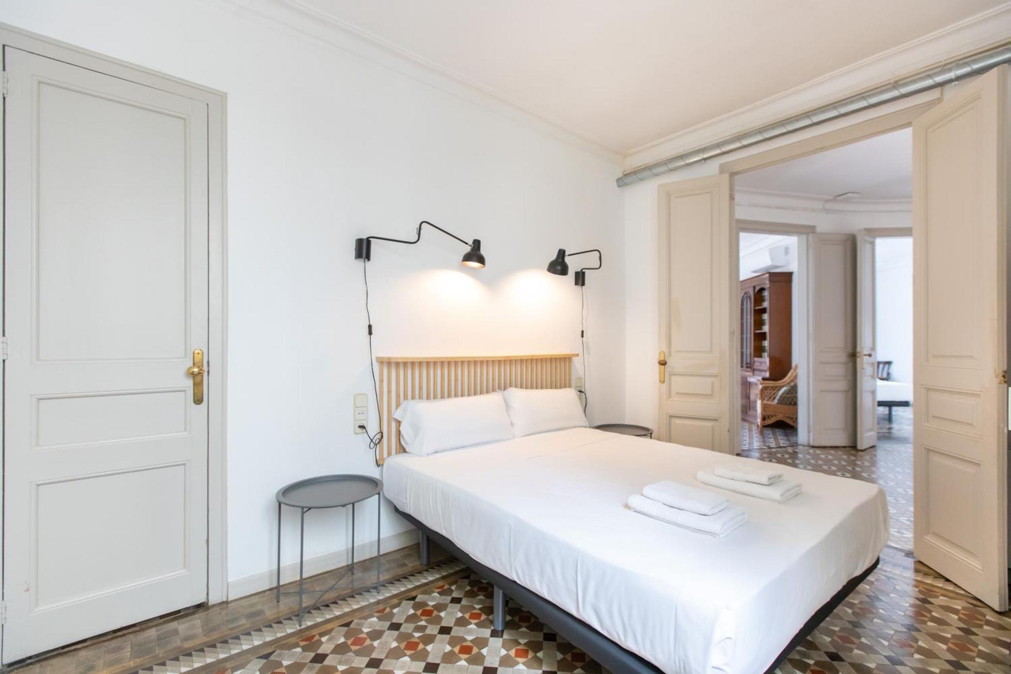 B41 - Grandes Grupos En Bcn Centro Apartamento *